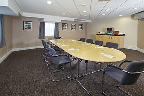 Holiday Inn Express London-Epsom Downs by IHG
