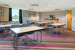 Holiday Inn Express London-Epsom Downs by IHG