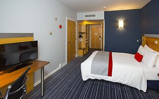 Holiday Inn Express London-Epsom Downs by IHG