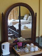 Meare Manor