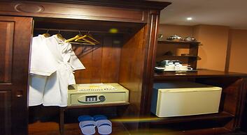 Pacific Hotel & Spa