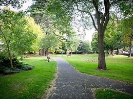 Ashgrove House