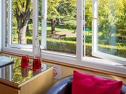 Ashgrove House