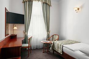 Amigo City Centre Hotel