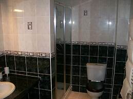 Hunters Lodge Inn