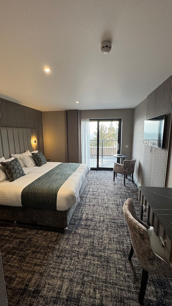 The Knowes Hotel & Restaurant