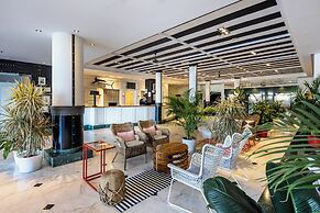 Marina Suites