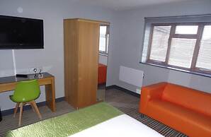 Happy Guests Lodge