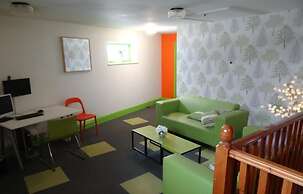 Happy Guests Lodge