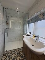 Guiting Guest House