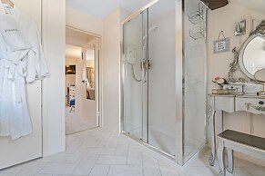 Guiting Guest House