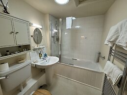 Guiting Guest House