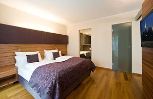 Pakat Suites