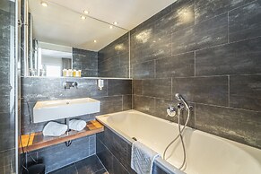 Pakat Suites
