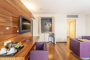 Pakat Suites