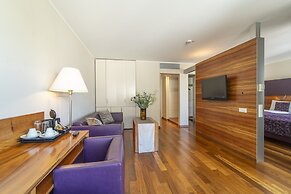 Pakat Suites
