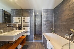 Pakat Suites