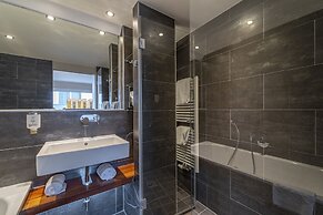 Pakat Suites