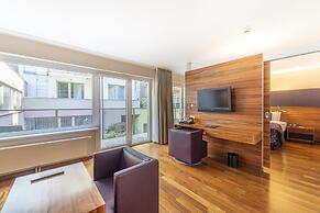 Pakat Suites