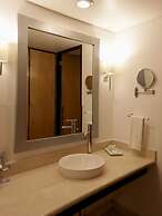 Hotel & Suites PF