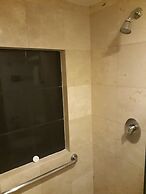 Hotel & Suites PF