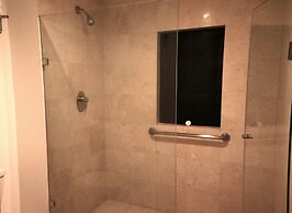 Hotel & Suites PF