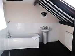 Coach House Hotel