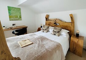 Cottage Lodge Hotel