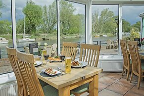 Waveney House Hotel