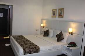 The Manor Hotel