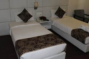 The Manor Hotel