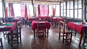 Twisted Palms Lodge & Restaurant