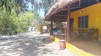 Twisted Palms Lodge & Restaurant