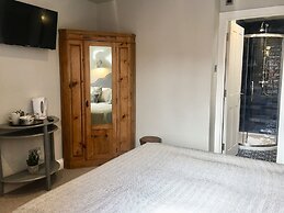 The Mousetrap Inn