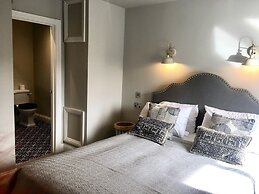 The Mousetrap Inn