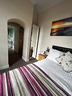 Queenswood Hotel