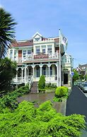 Queenswood Hotel