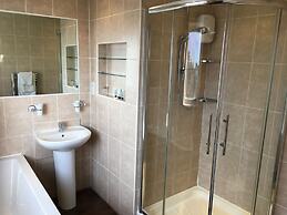 Queenswood Hotel