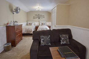 Diadem Hotel