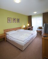 Dolce Villa Hotel