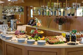 Dolce Villa Hotel