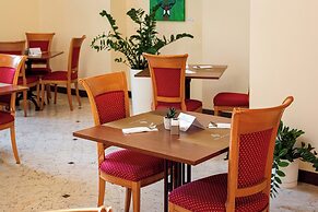 PHI Hotel Astoria