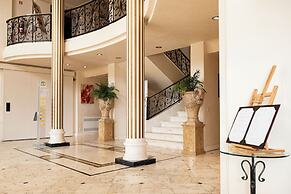 PHI Hotel Astoria