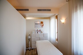 PHI Hotel Astoria