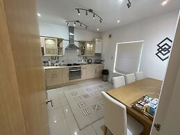 Earle House Serviced Apartments