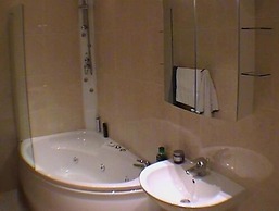 Earle House Serviced Apartments