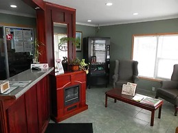 Super 7 Motel