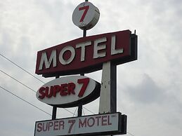 Super 7 Motel