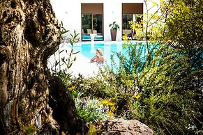 Janus Hotel