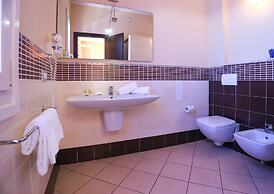 Janus Hotel